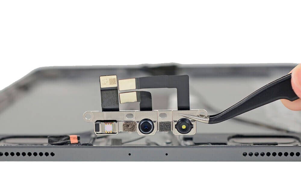 Замена шлейфа фронтальной камеры iPad Pro 11"