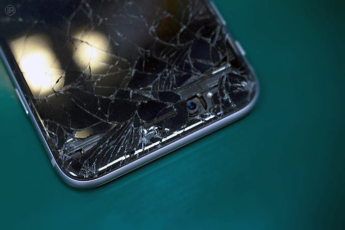 Разбили или уронили iPhone