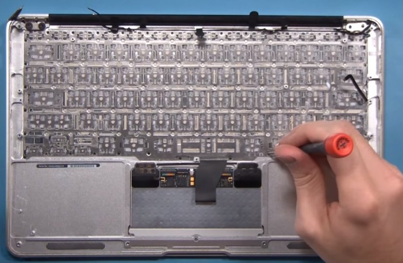 Замена микросхемы клавиатуры и тачпада на MacBook Pro A1278