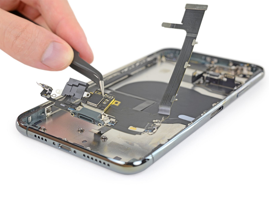 iPhone 11 Pro Max чистка разъёма от пыли
