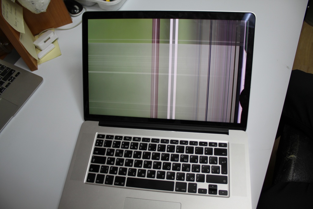 Полосы по экрану MacBook Pro Retina A1398